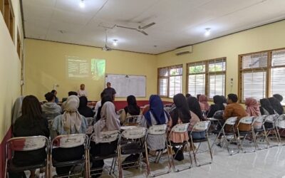 Kegiatan Pembelajaran Matakuliah Aplikasi Perkantoran di P.ADP FEB UM Libatkan Guru SMK 10 Nopember Sidoarjo